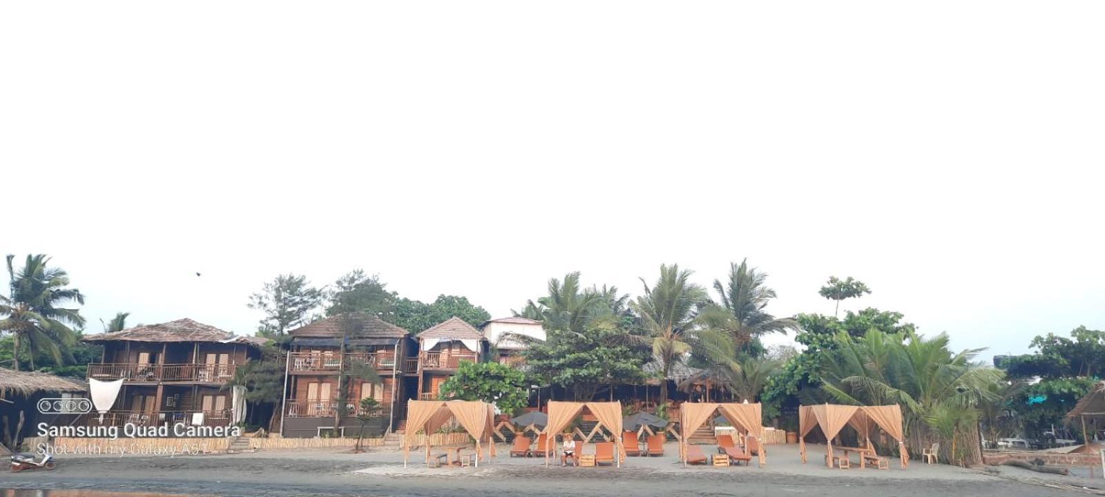 Hotel SinQ Beach Morjim Exterior foto